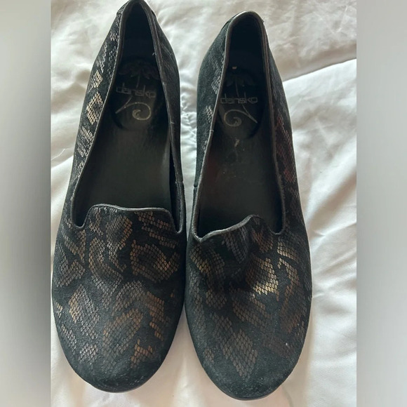 Dansko Olivia Slip Ons Shoes Bronze Snake Print Sz 39 8.5-9 Comfy Loafers - Picture 1 of 7